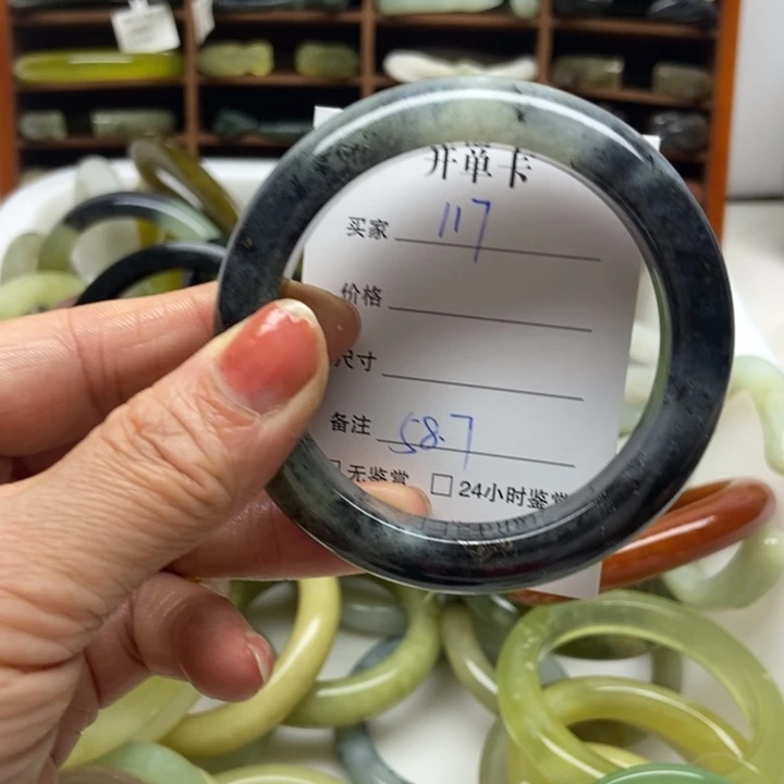 蛇纹石玉未镶嵌手镯