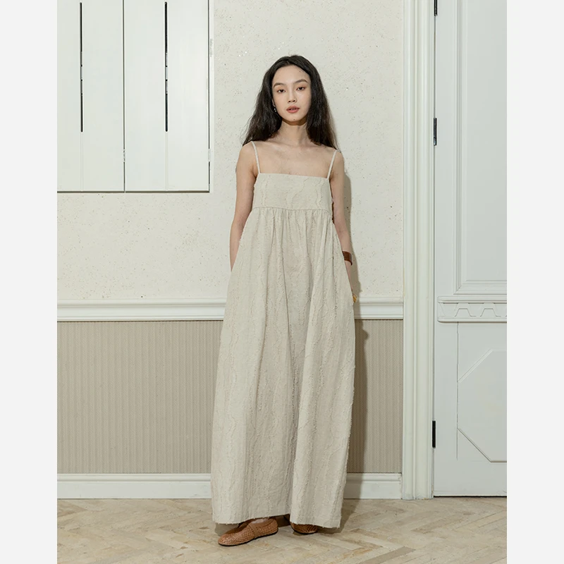 宽泛剪花肌理宽松吊带长裙度假风棉麻娃娃款廓形无袖连衣裙