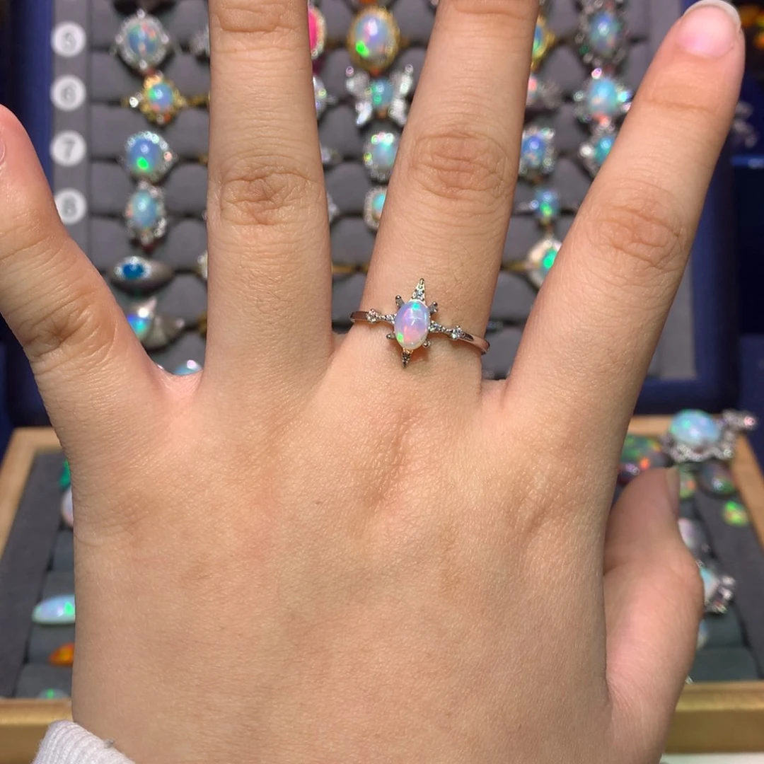 银S925镶嵌欧泊戒指我****?