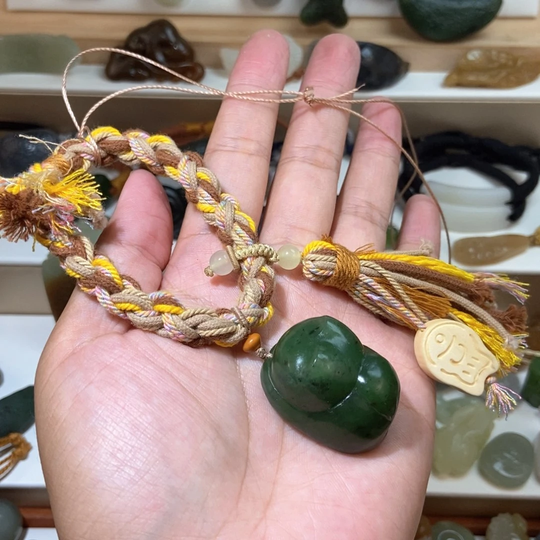 沙***子和田玉未镶嵌颈饰