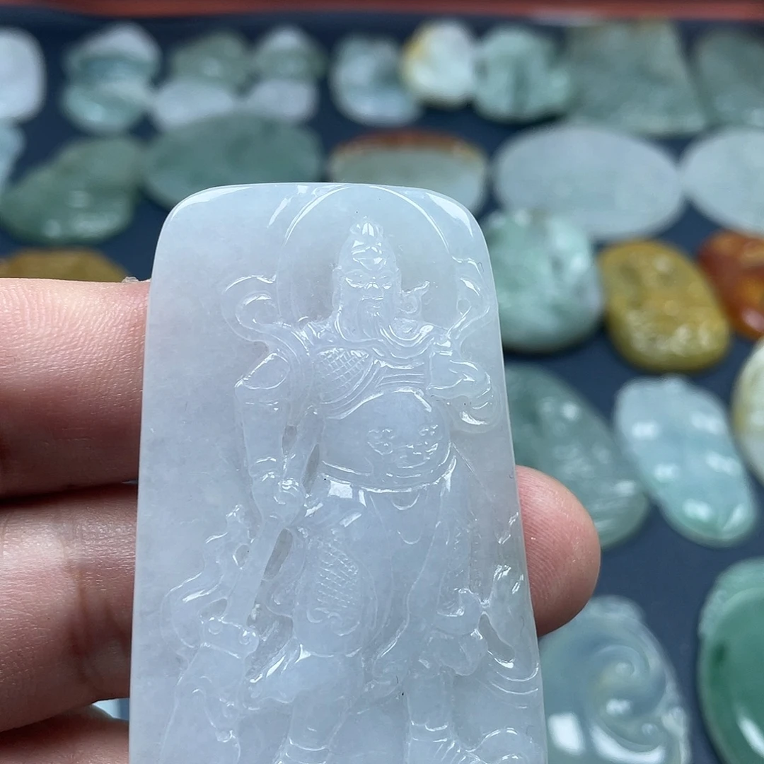 翡翠未镶嵌颈饰关公