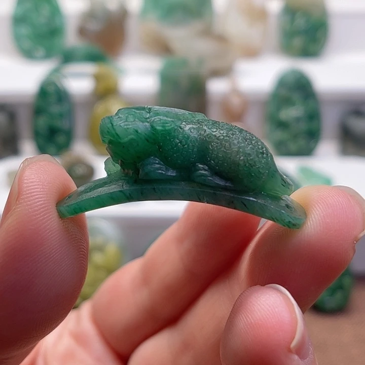 独山玉未镶嵌手牌