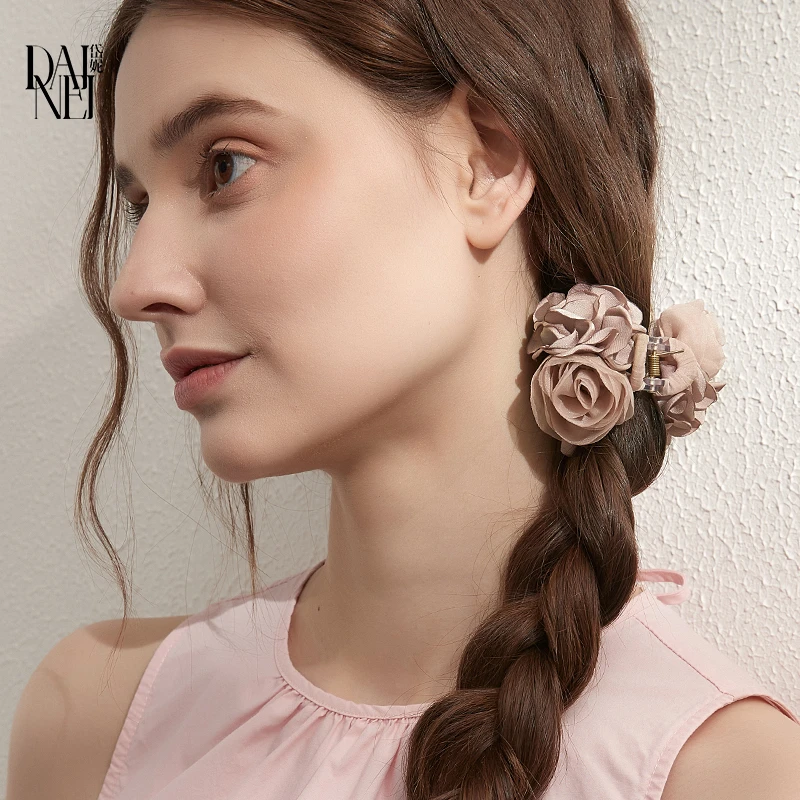 DAINEI岱妮摩登花语抓夹立体小号玫瑰花朵女款发量少半扎气质发饰