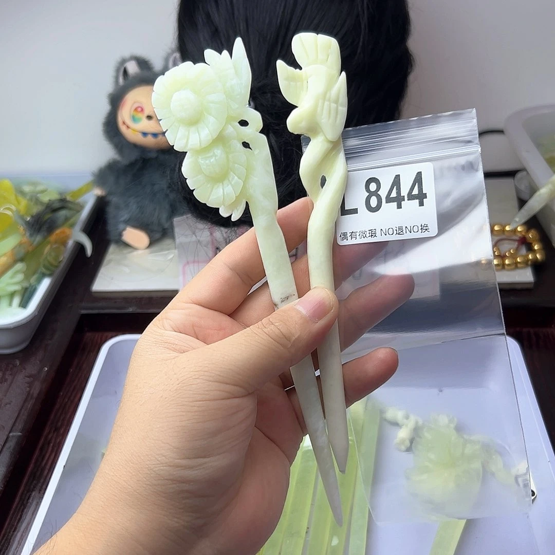 合金蛇纹石玉发饰蝶****）