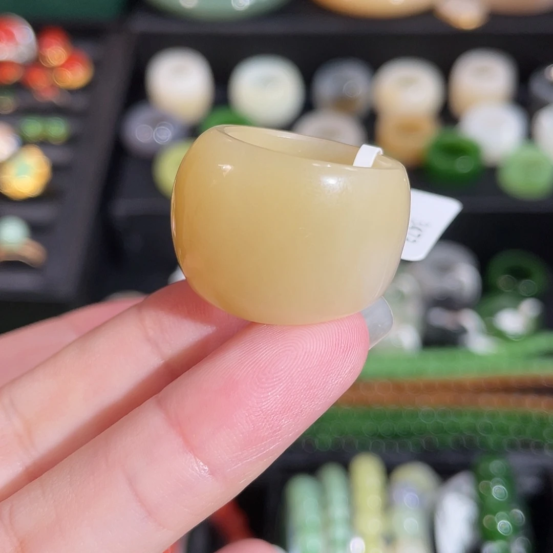 和田玉（糖玉）未镶嵌戒指内径17.2 糖白宽馒头