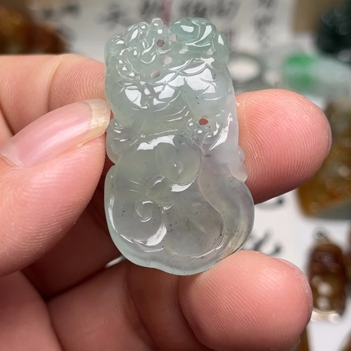 翡翠未镶嵌颈饰貔貅