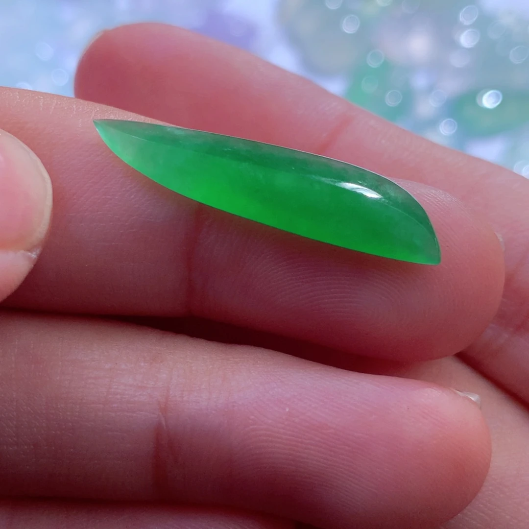 蜜***蜜翡翠未镶嵌颈饰缅甸