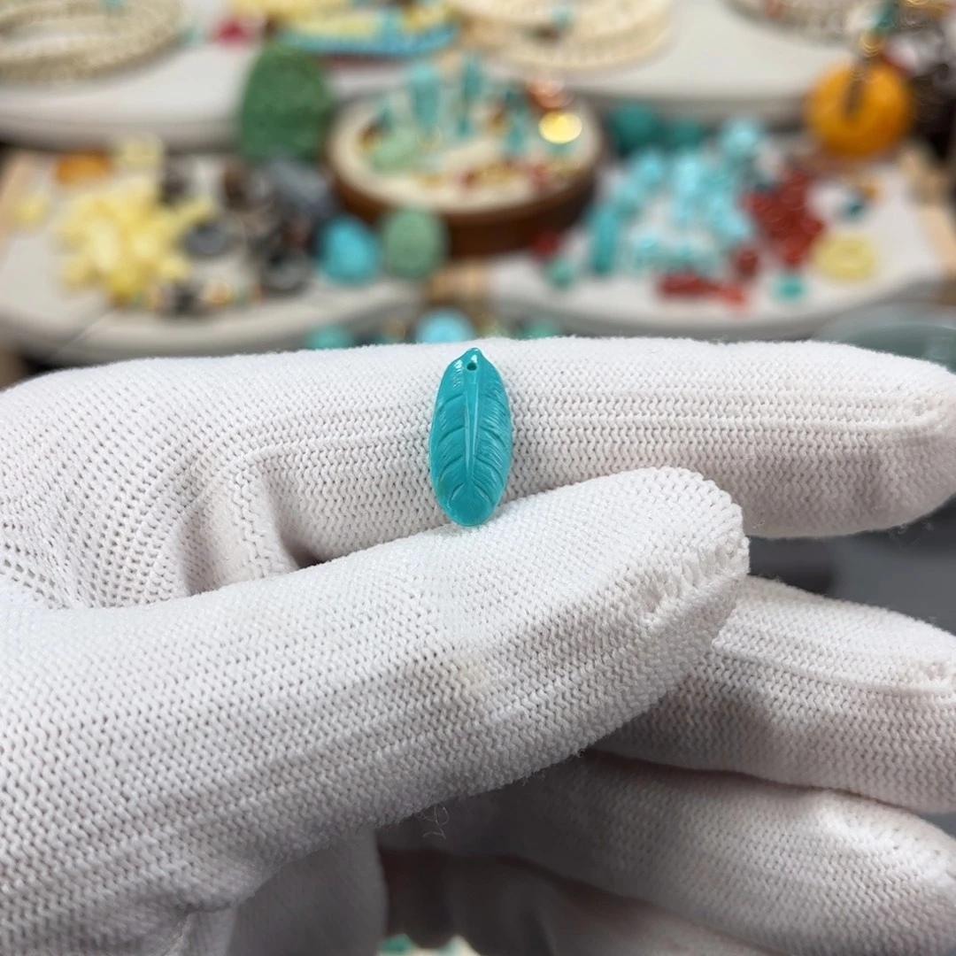 绿松石未镶嵌雕刻件羽毛侧挂