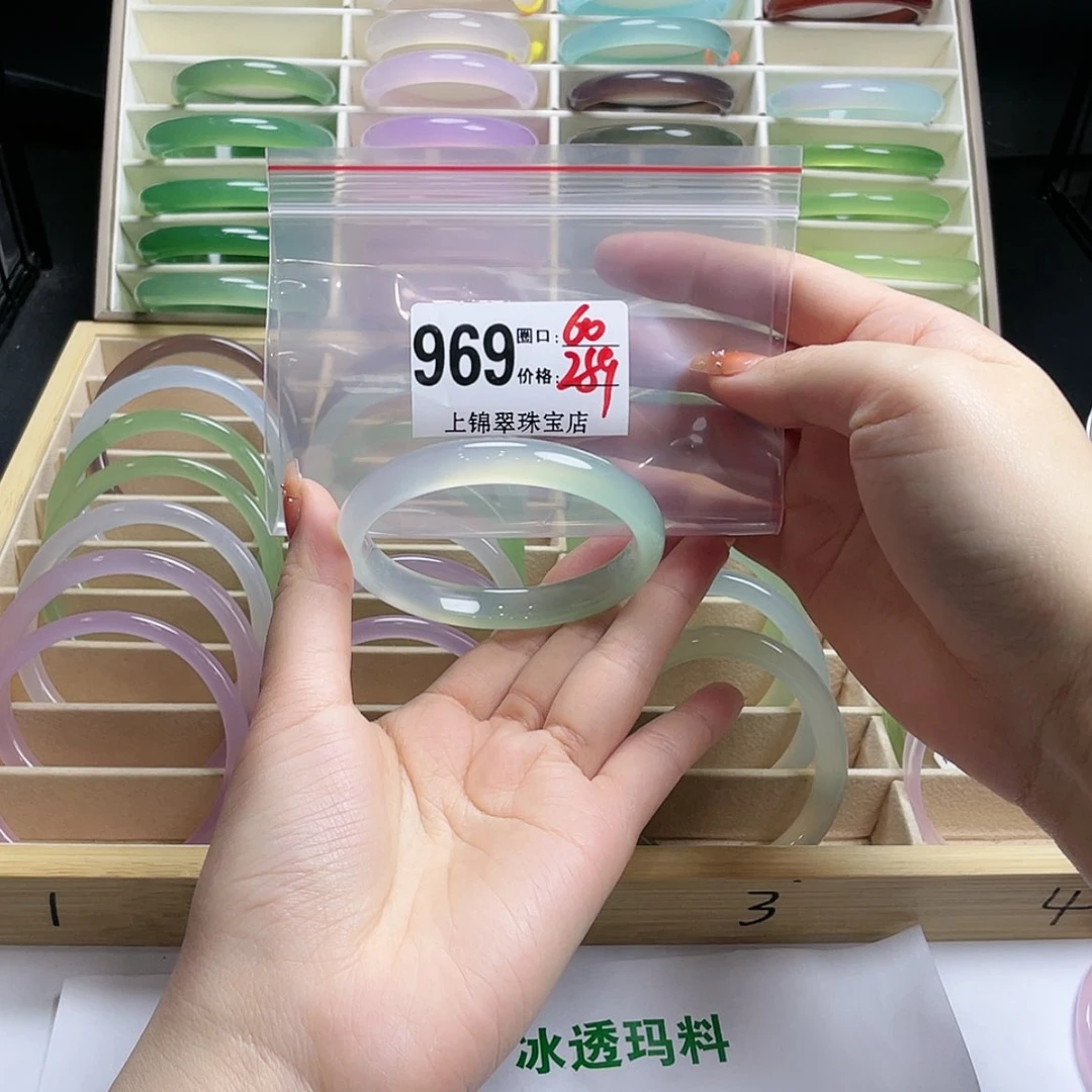【闪购商品】玛瑙/玉髓手镯未镶嵌青**蓉