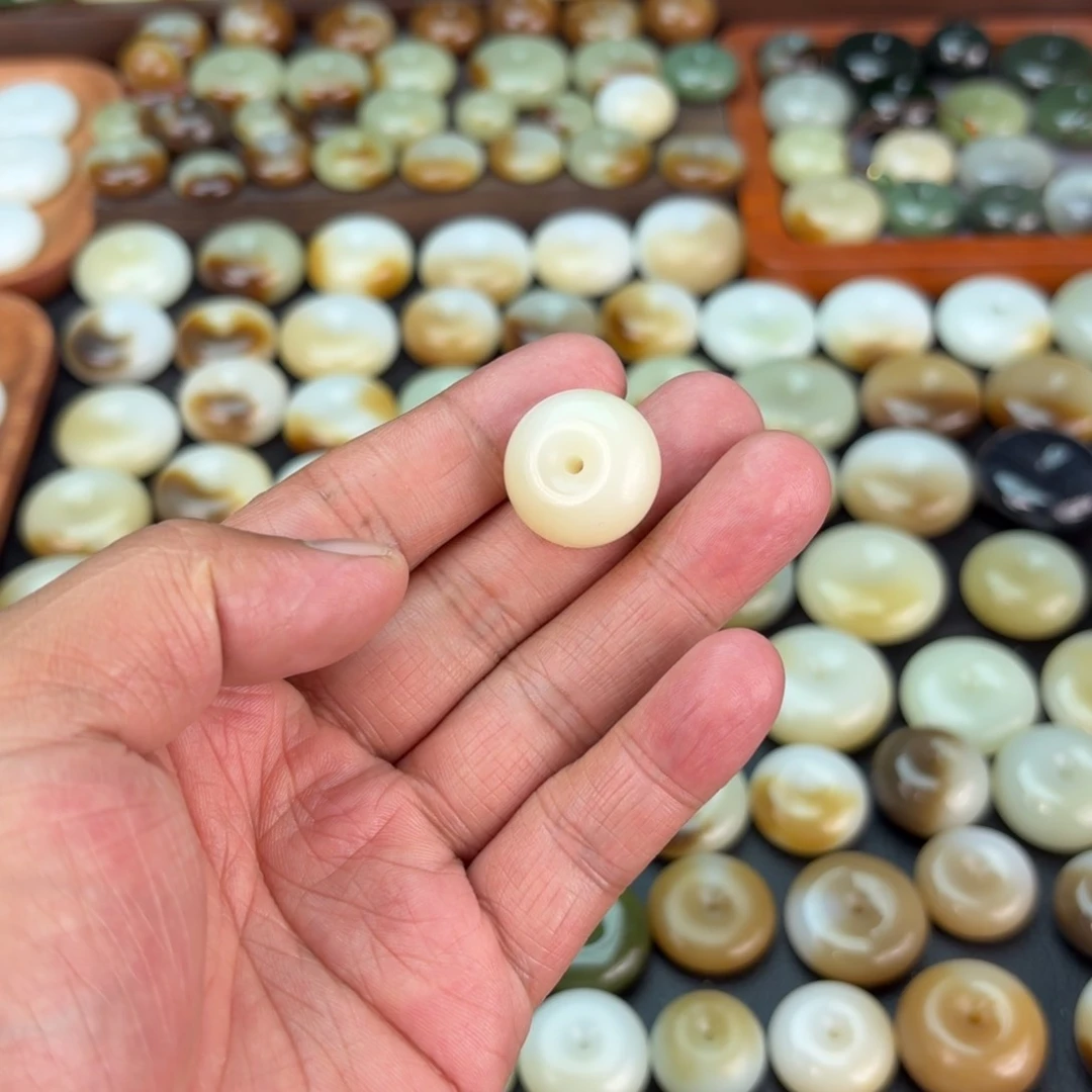 o***～和田玉（糖玉）未镶嵌颈饰