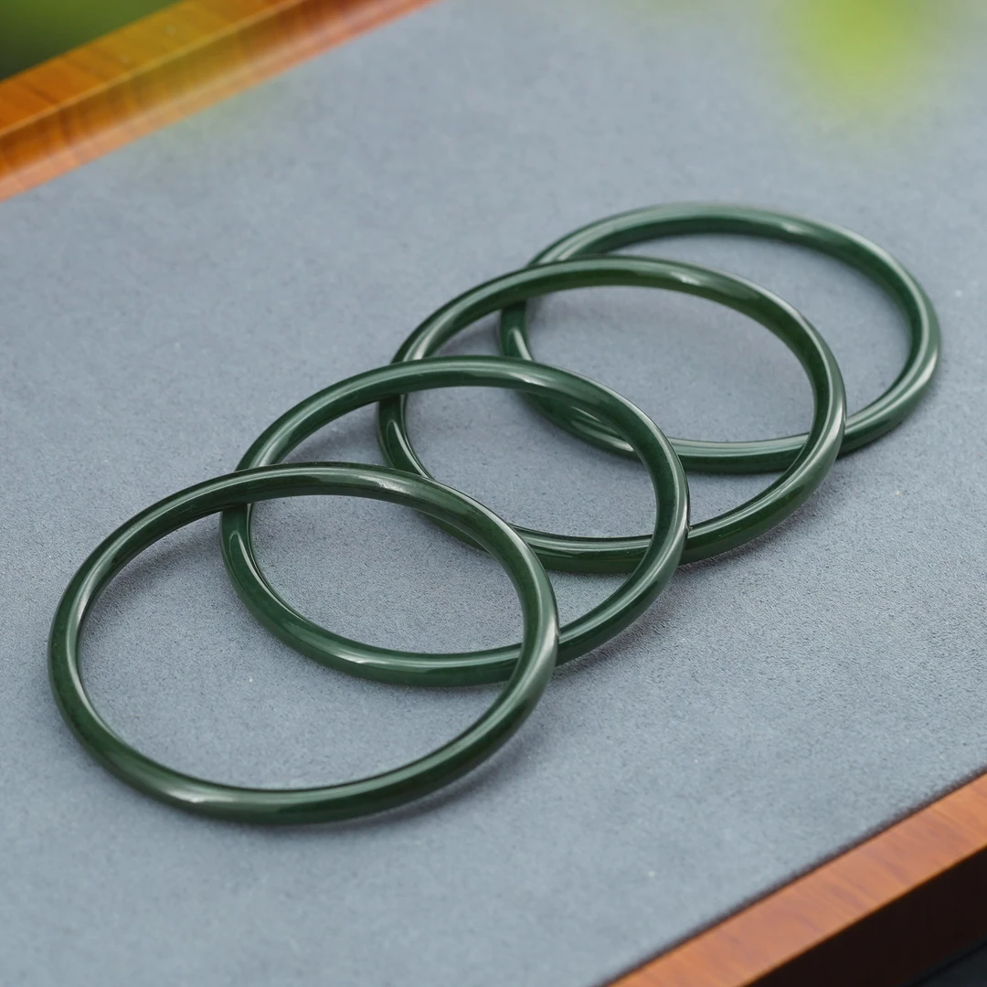 白玉世家和田玉塔青叮当镯（多样性发其一）