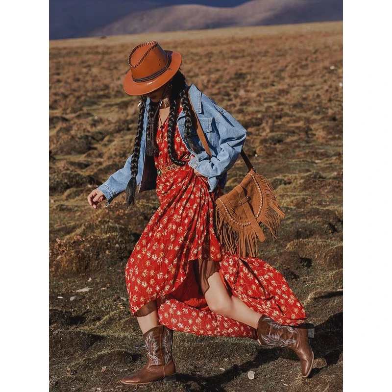 新疆旅游穿搭波西米亚长裙连衣裙拍照吊带裙迪拜沙漠红色裙子女夏