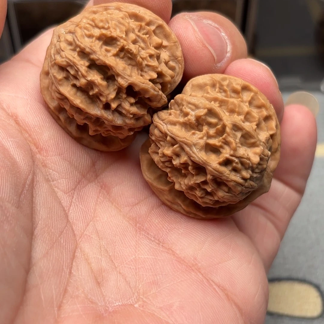 文玩核桃把件金锭