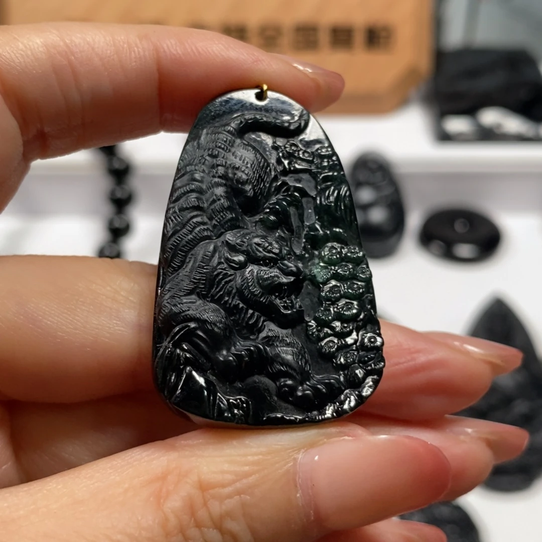 颈饰未镶嵌翡翠天然缅甸墨翠A货虎牌