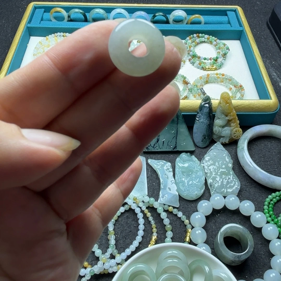 翡翠未镶嵌颈饰跑环