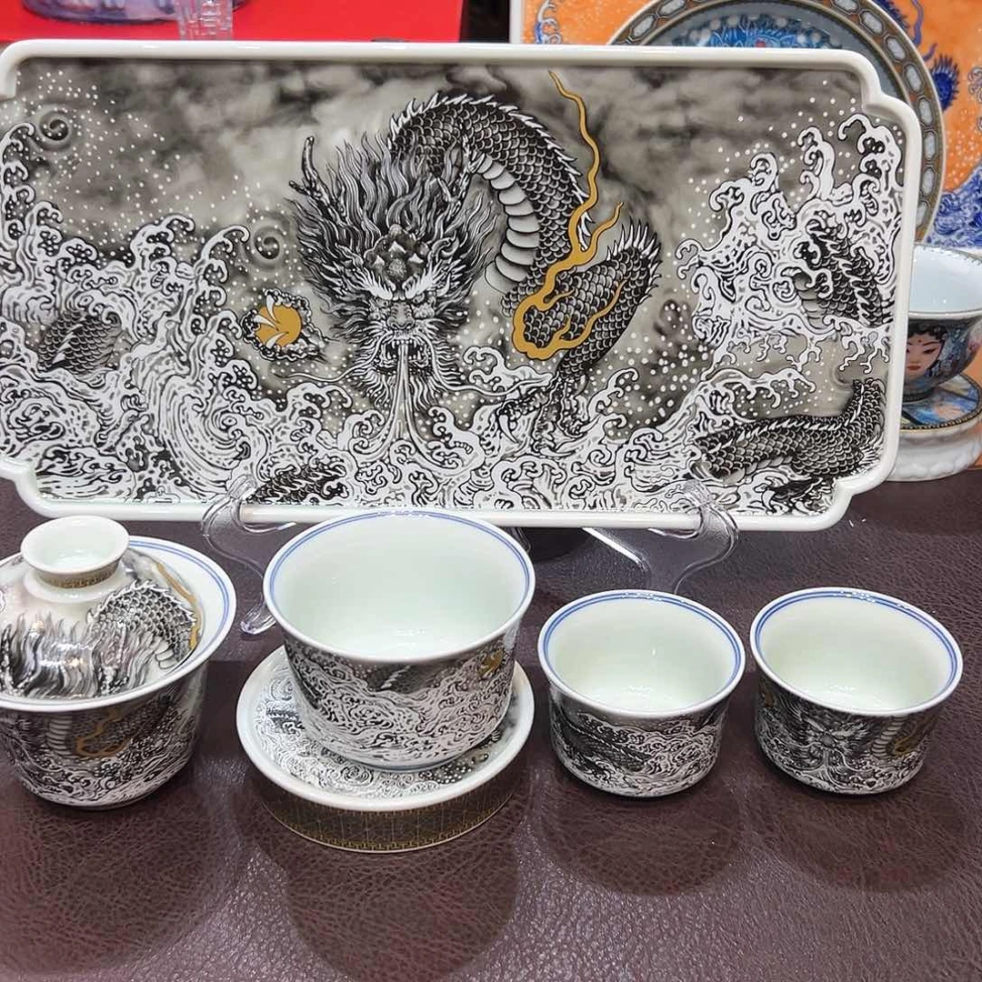 摆件景德镇陶瓷艺术展在上海开幕并举办的纪念