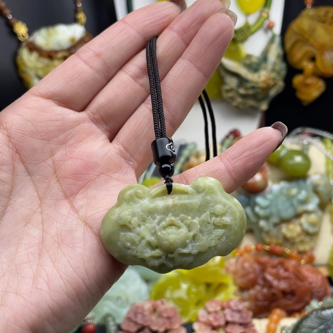 未镶嵌蛇纹石玉颈饰