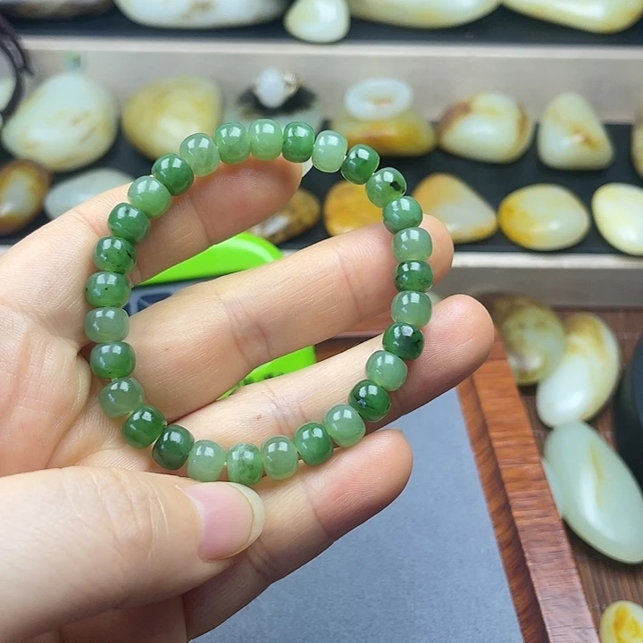 文***刀和田玉未镶嵌颈饰