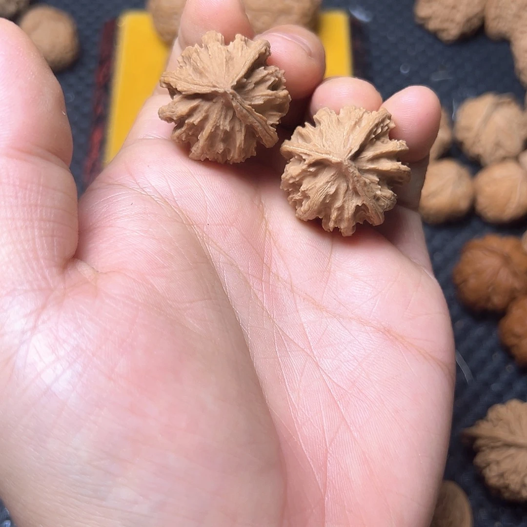 文玩核桃吊坠三棱