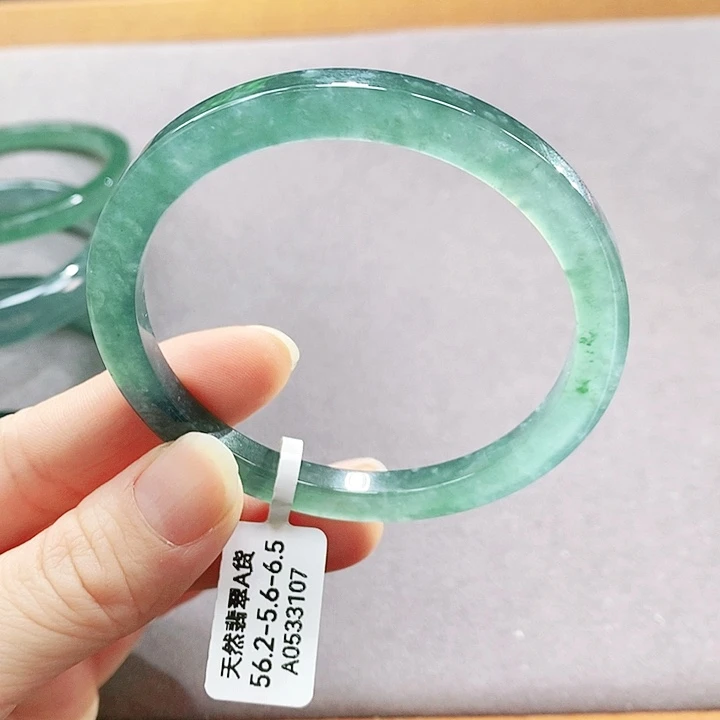 翡翠未镶嵌手镯（圆镯）
