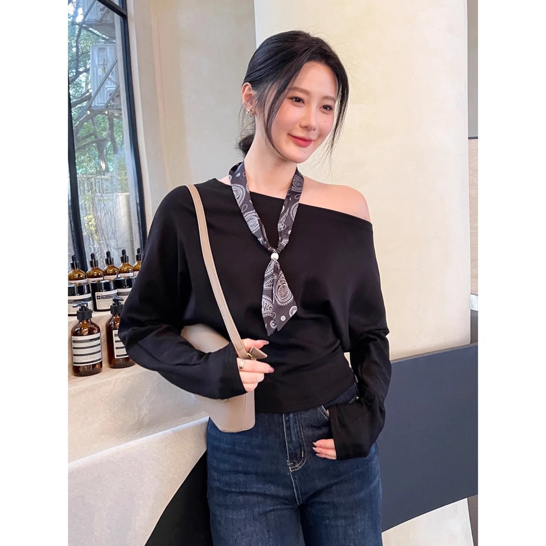 斜肩黑色打底衫女2025新款秋季露肩丝巾气质长袖t恤显瘦内搭上衣