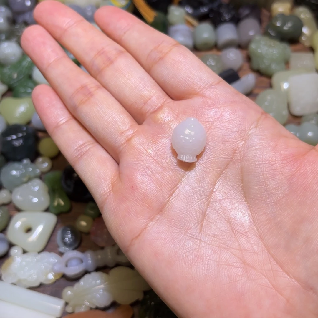 来***风和田玉未镶嵌珠宝半成品