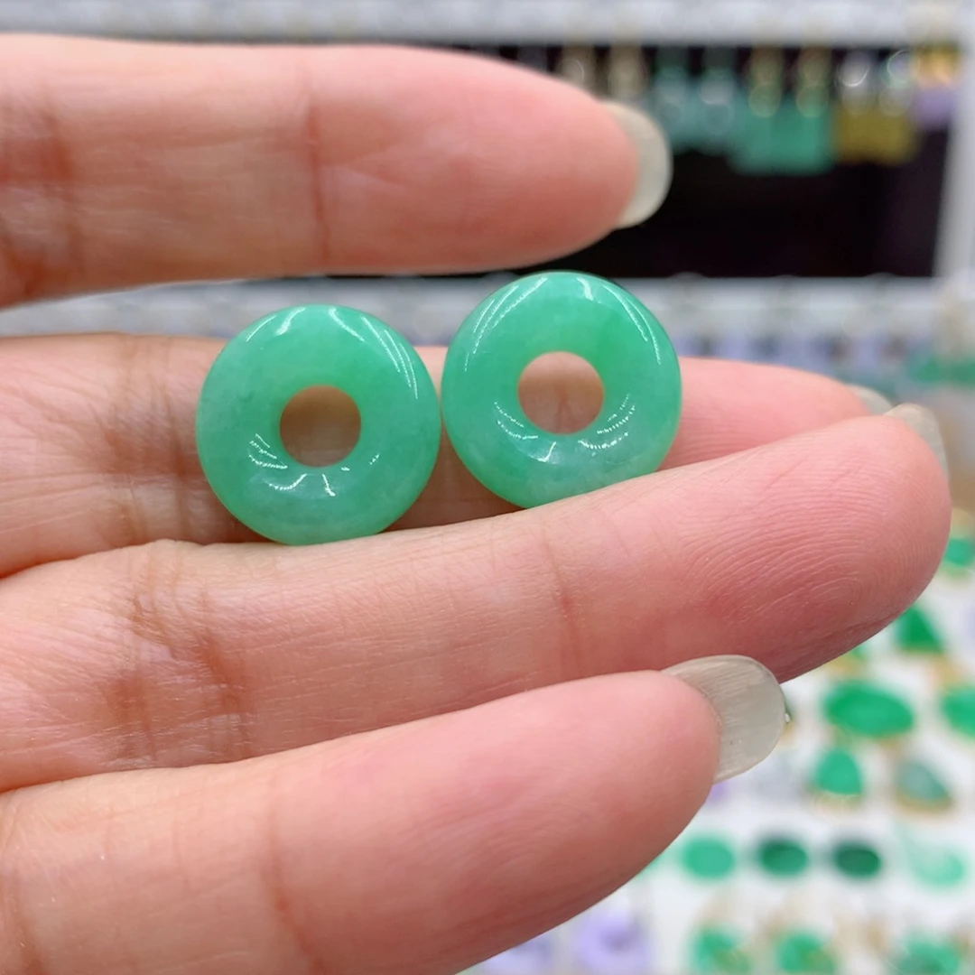 翡翠未镶嵌耳饰的