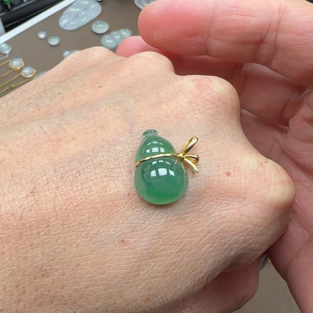 翡翠颈饰18K金镶嵌腰缠万贯葫芦