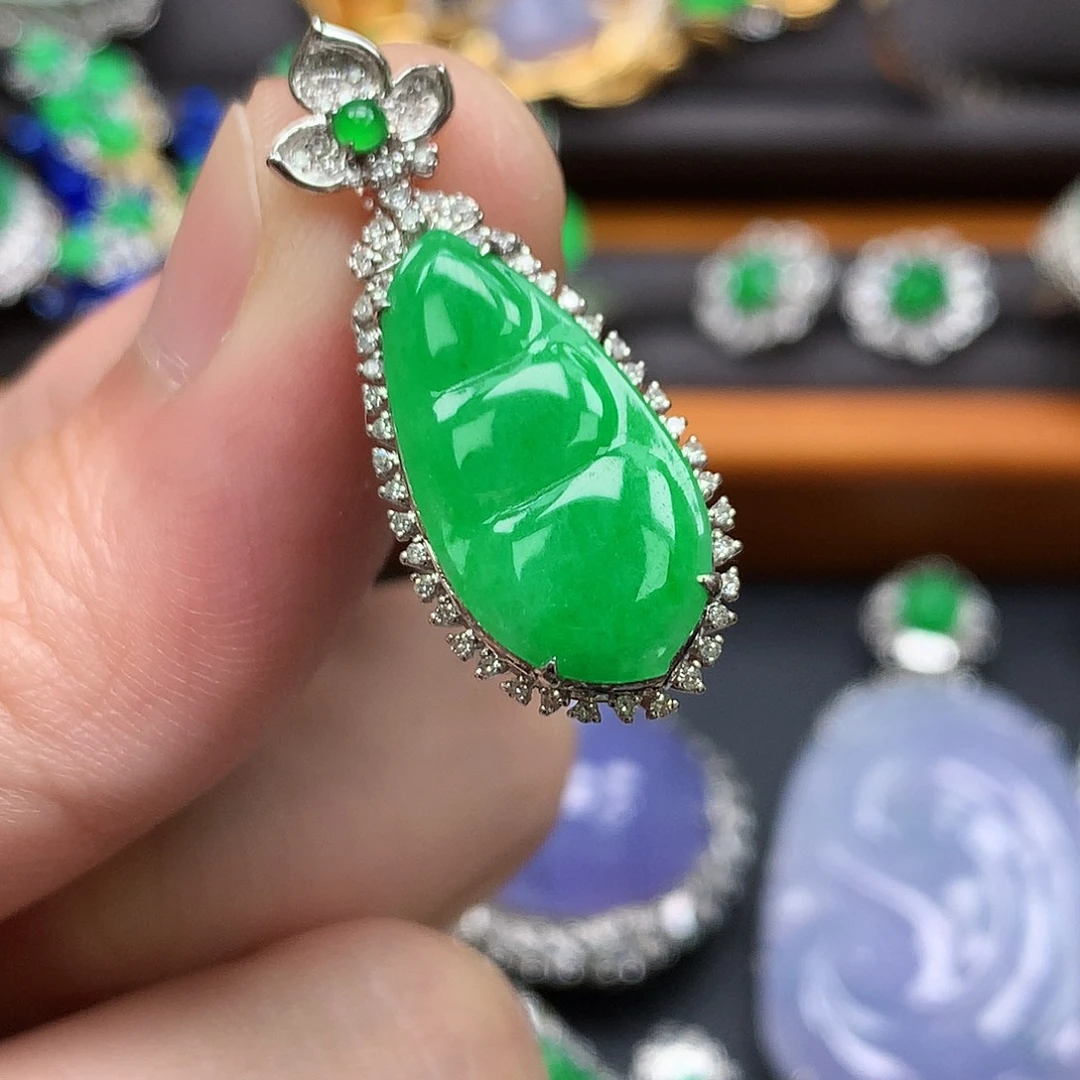 翡翠18K金镶嵌颈饰