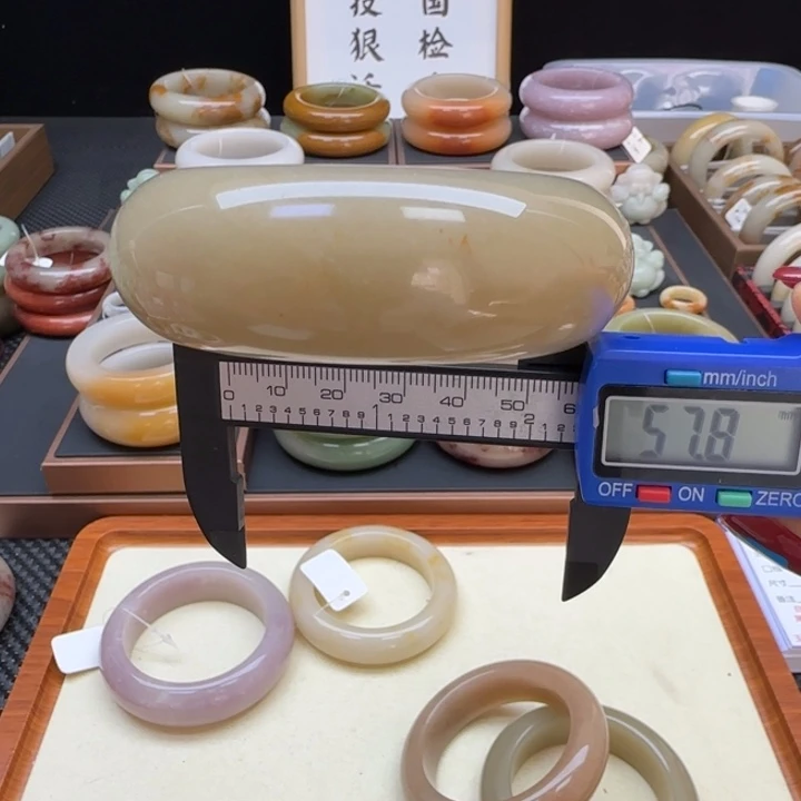 石英岩玉未镶嵌手镯不退不换
