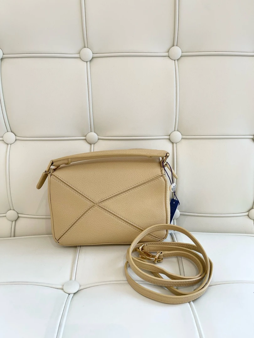 95新 LOEWE/罗意威 117881 罗意威 puZzle mini 斜挎包