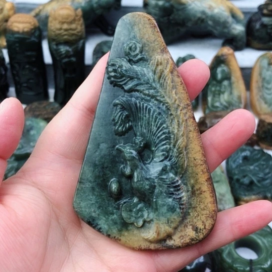 未镶嵌岫岩河磨玉（透闪石质玉）把件