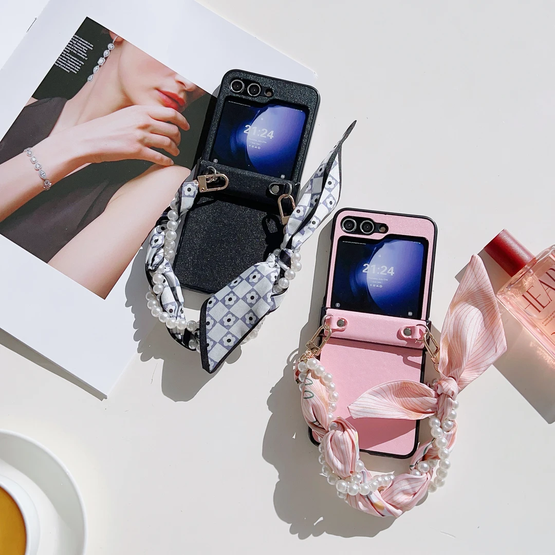 适用三星ZFlip6折叠手机壳小羊皮个性创意配珍珠丝巾手提绳女防摔