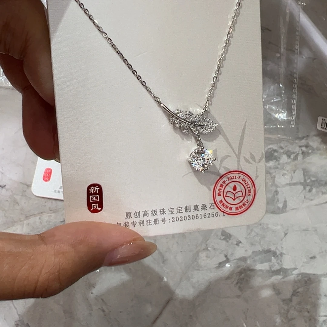坠链均925银合成碳硅石羽毛一克拉