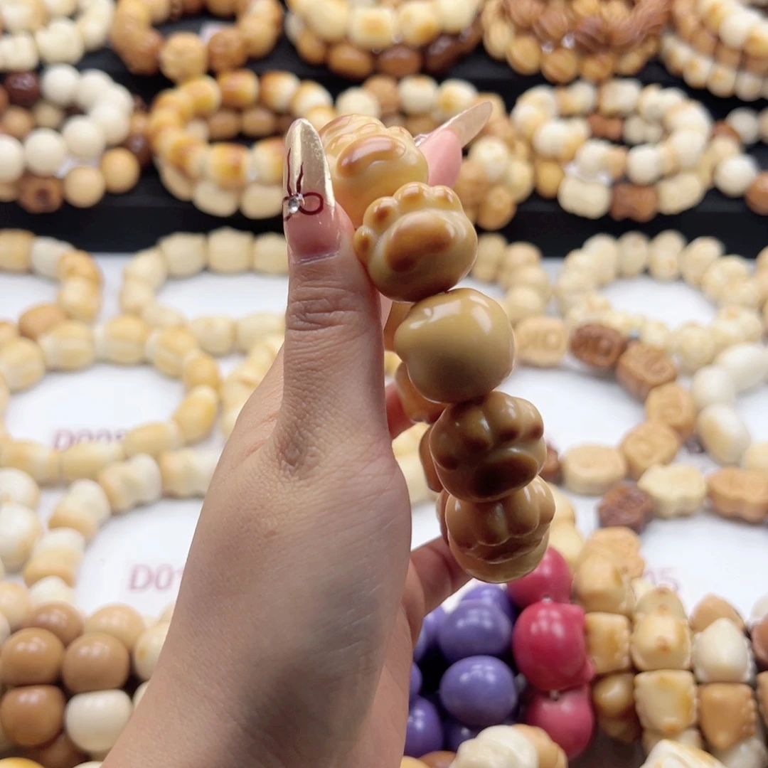 吊坠白玉菩提烤色熊爪23卡