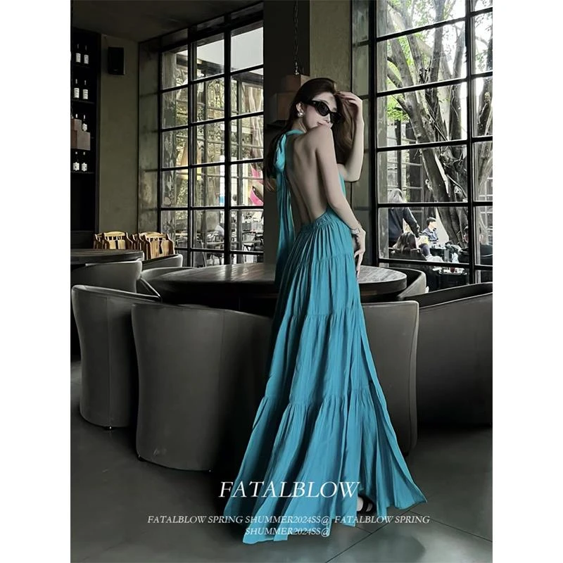 法式蓝色V领挂脖吊带连衣裙女夏季海边度假高级感气质露背长裙子