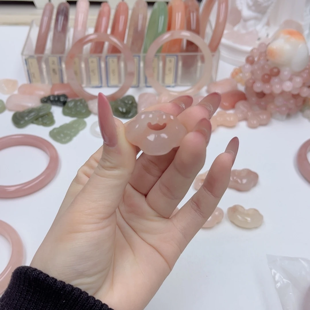 未镶嵌手镯石英质玉小****?