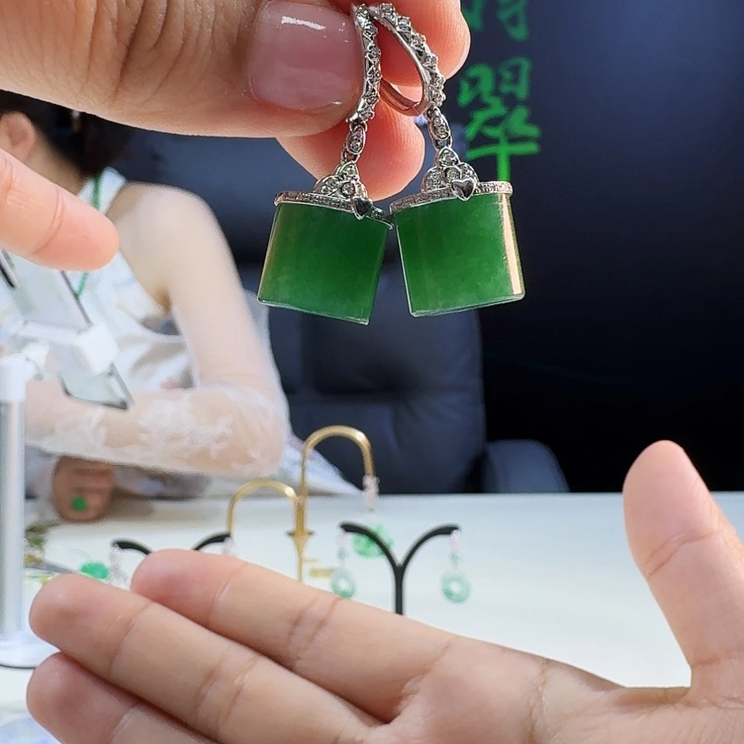 翡翠18K金镶嵌耳饰18k镶嵌