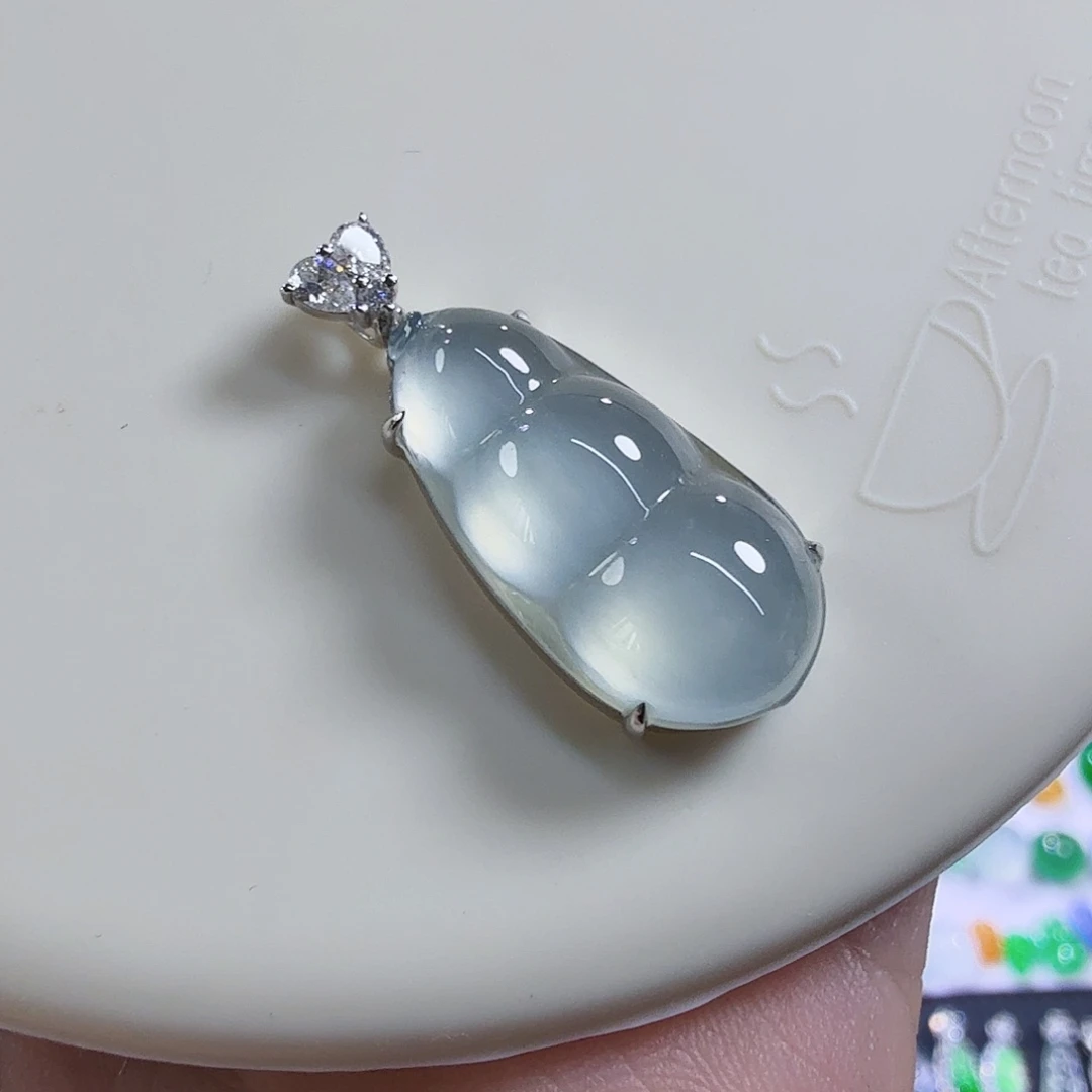 翡翠18K金镶嵌颈饰豆子