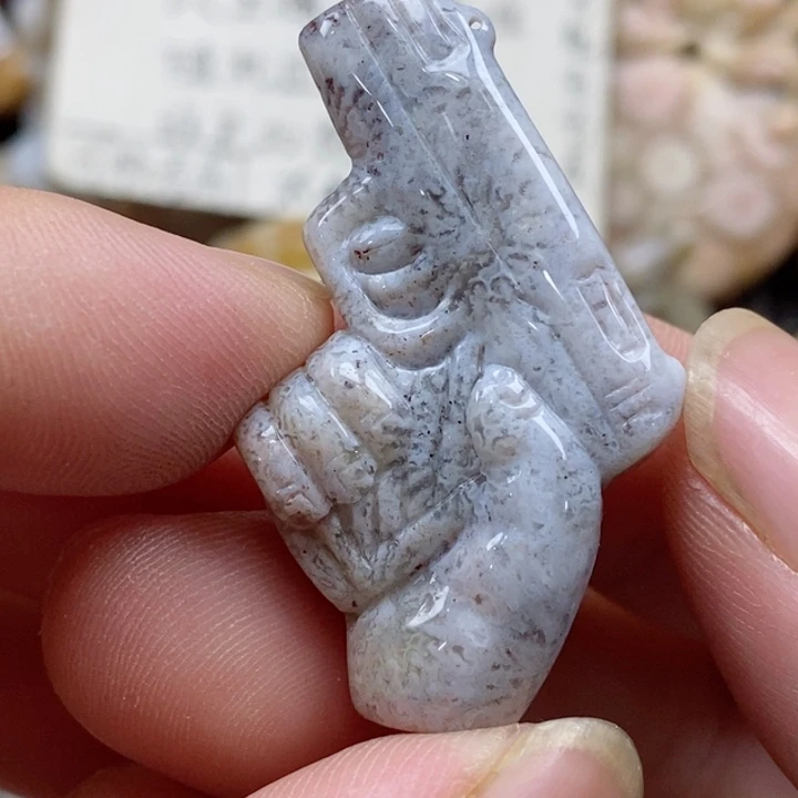 颈饰未镶嵌硅化珊瑚（珊瑚玉）