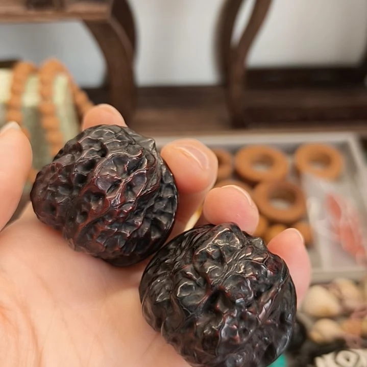 文玩核桃把件地闷玉蟾边肚同尺