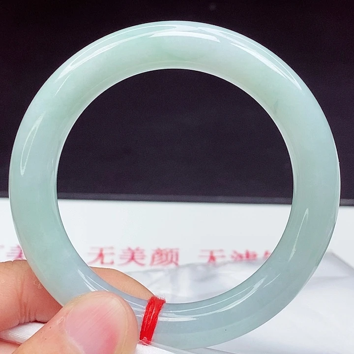 翡翠手镯未镶嵌56圈口