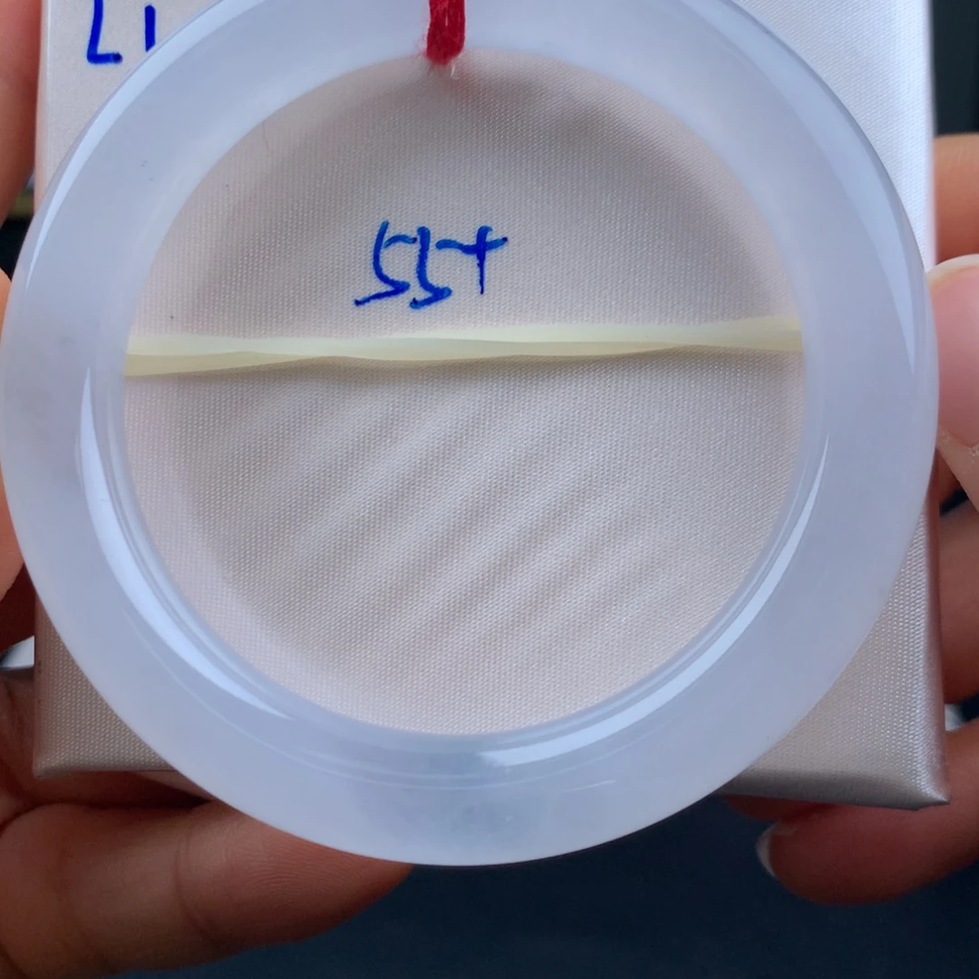 翡翠未镶嵌手镯白冰起光