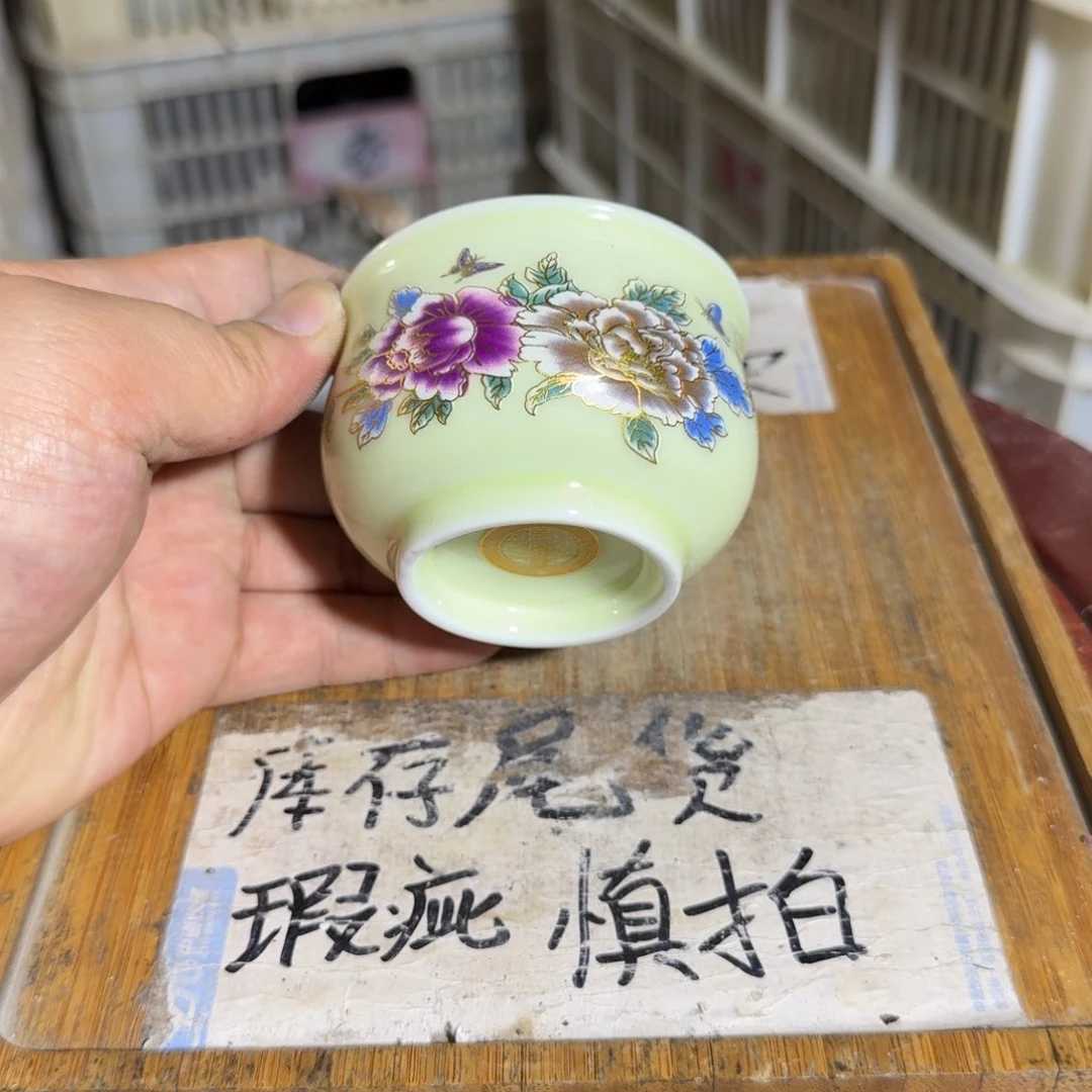 微瑕疵介意勿拍陶瓷器皿B334