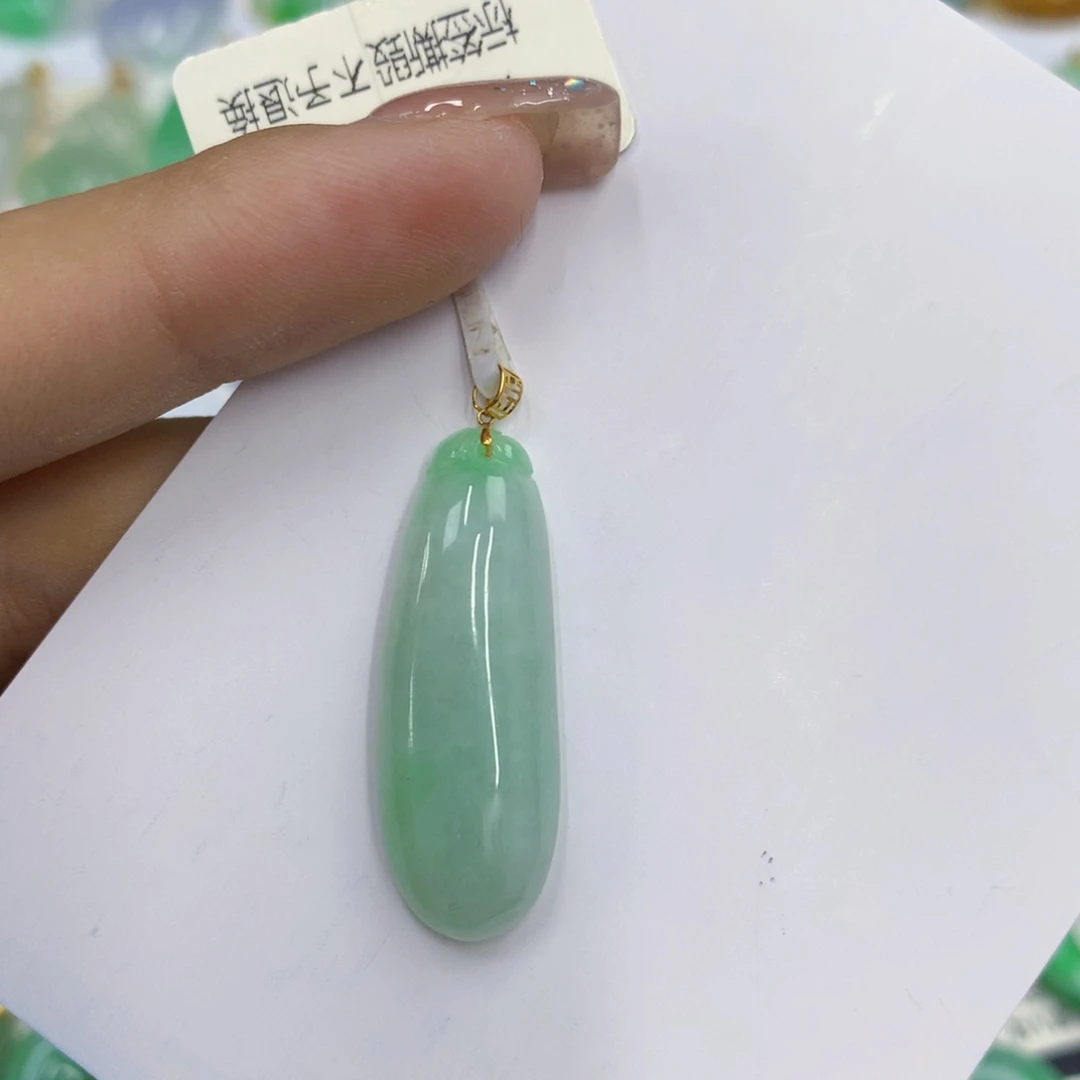 1****翡翠18K金镶嵌颈饰翡翠