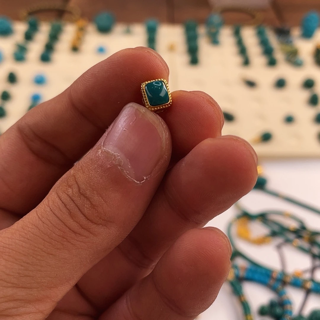 绿松石未镶嵌颈饰