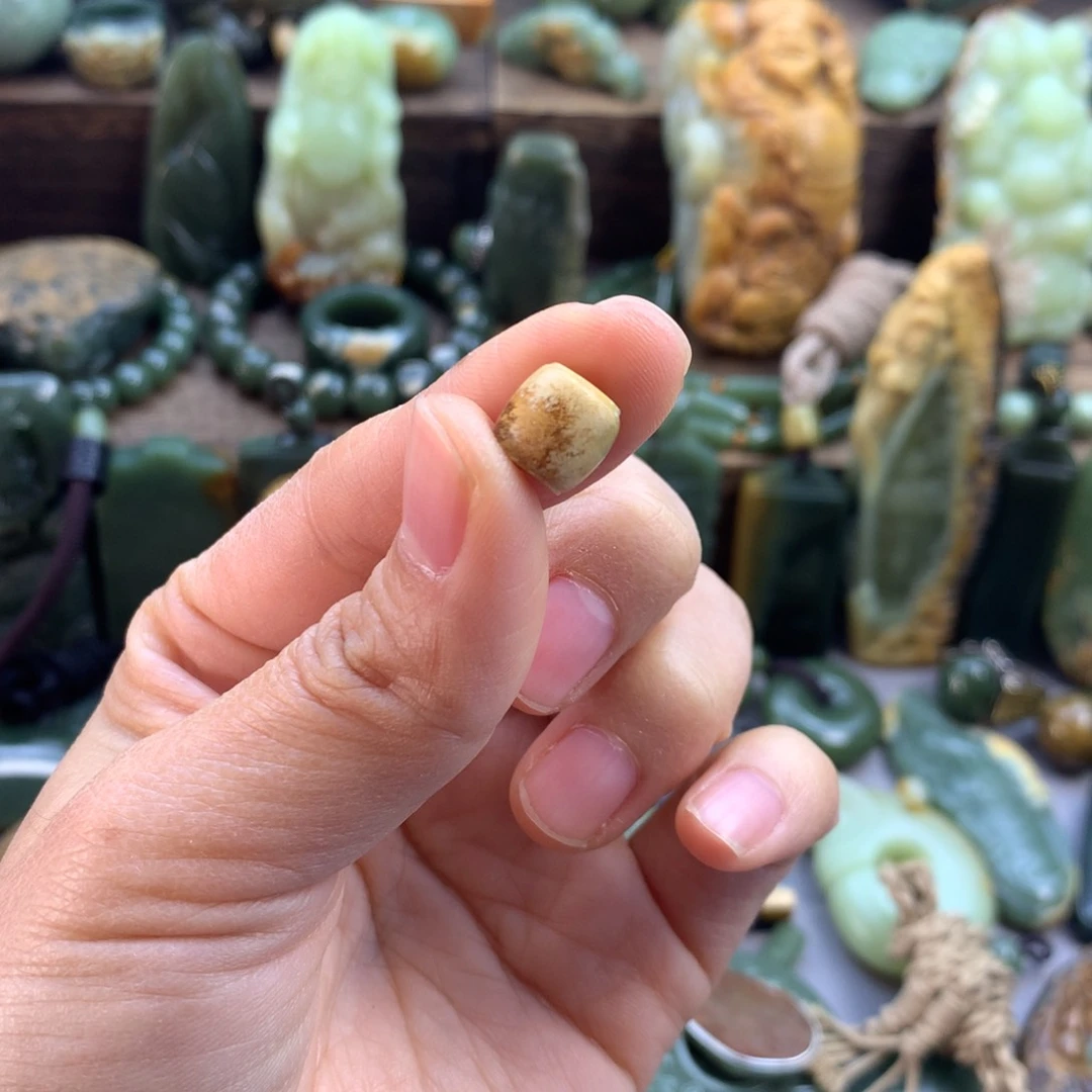 未镶嵌岫岩河磨玉（透闪石质玉）珠宝奇石小***式