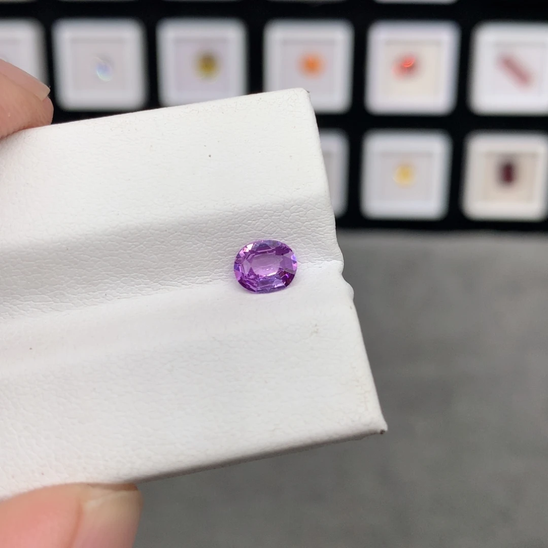 蓝宝石裸石5.3*6.1mm紫色