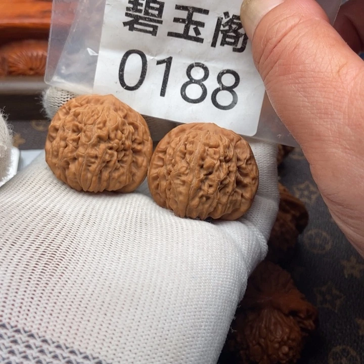 文玩核桃吊坠四座楼全品36