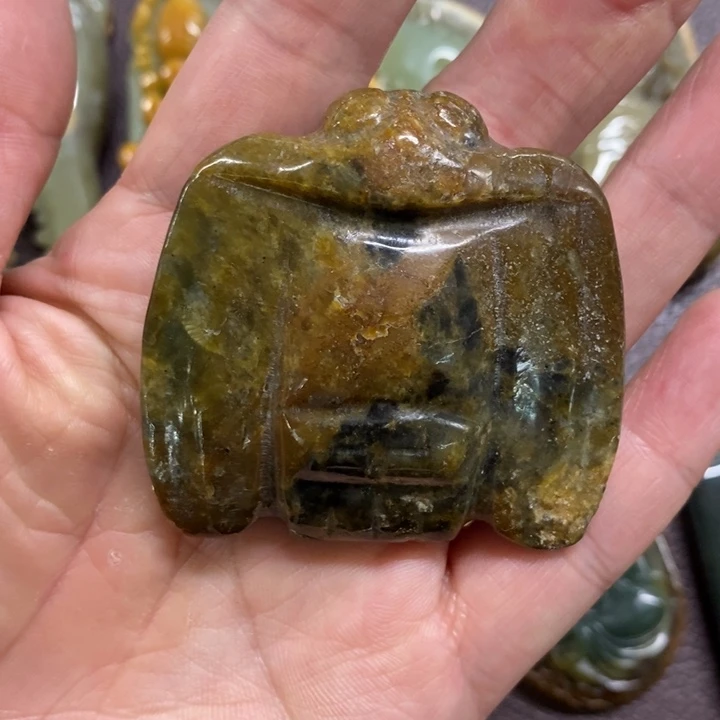 未镶嵌岫岩河磨玉（透闪石质玉）把件